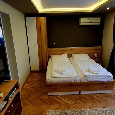 Ivet Guest Rooms Warna Exterior foto